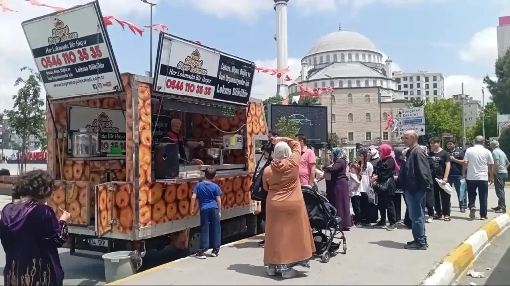 Hayır için mevlüt pilavı lokma dağıtımı