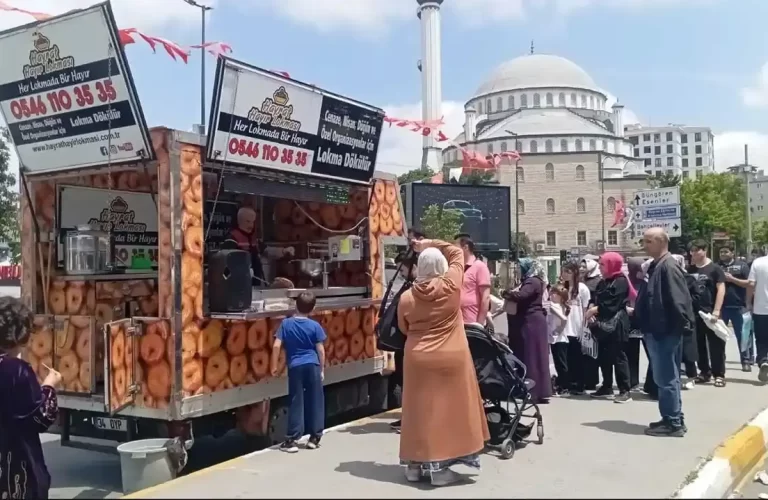 Hayır için İstanbul'da mevlüt pilavı hayır pilavı dağıtımı